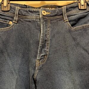 Women’s Express fit and flare jeans, size 5/6 regular in great condition.